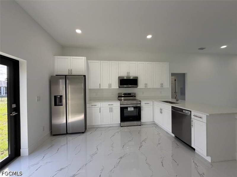3 bedroom SingleFamilyResidence at 3931 Sunset Rd, Lehigh Acres, Lehigh Acres — photo 4