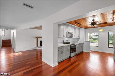 3209 W Riverside Dr, Fort Myers FL - photo 11 of 50