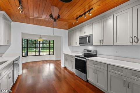 3209 W Riverside Dr, Fort Myers FL - photo 17 of 50