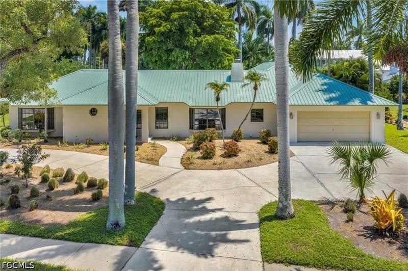 3 bedroom SingleFamilyResidence at 3209 W Riverside Dr, Riverside, Fort Myers — photo 4