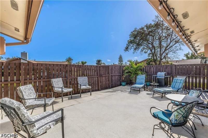 2 bedroom Attached at 6394 Royal Woods Dr, Royal Woods, Fort Myers — photo 4