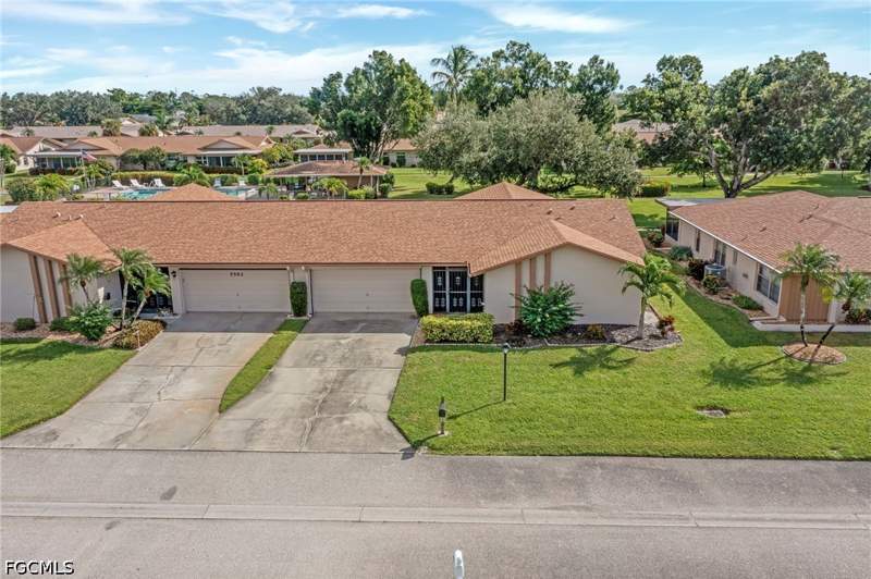 2 bedroom Attached at 5584 Buring Ct, Whiskey Creek Village Green, Fort Myers — photo 2