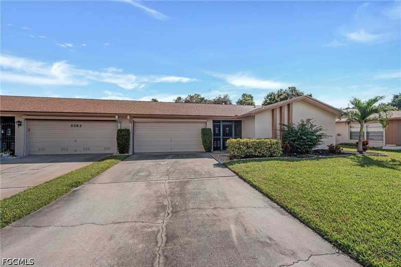 2 bedroom Attached at 5584 Buring Ct, Whiskey Creek Village Green, Fort Myers — photo 4