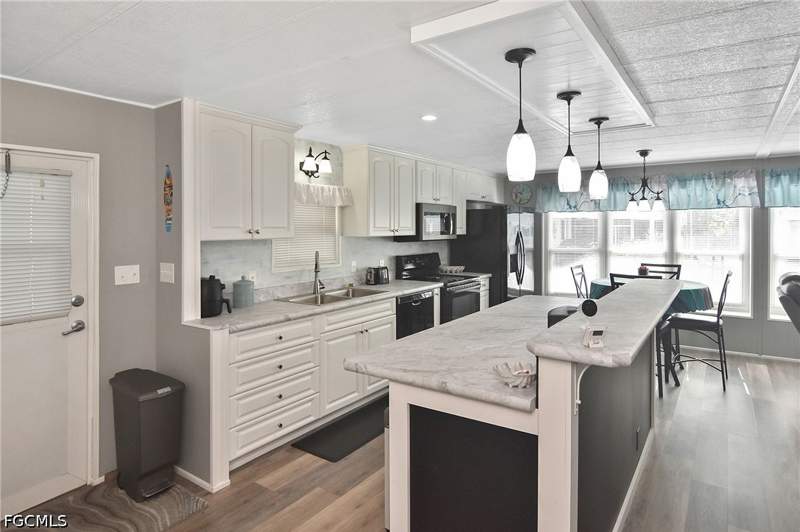 2 bedroom ManufacturedHome at 114 Snead Dr, Six Lakes Country Club, North Fort Myers — photo 3