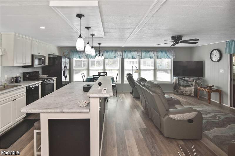 2 bedroom ManufacturedHome at 114 Snead Dr, Six Lakes Country Club, North Fort Myers — photo 4