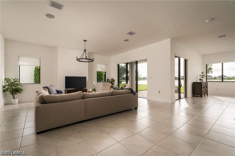 4 bedroom SingleFamilyResidence at 5006 Florence Dr, Maple Ridge, Ave Maria — photo 4