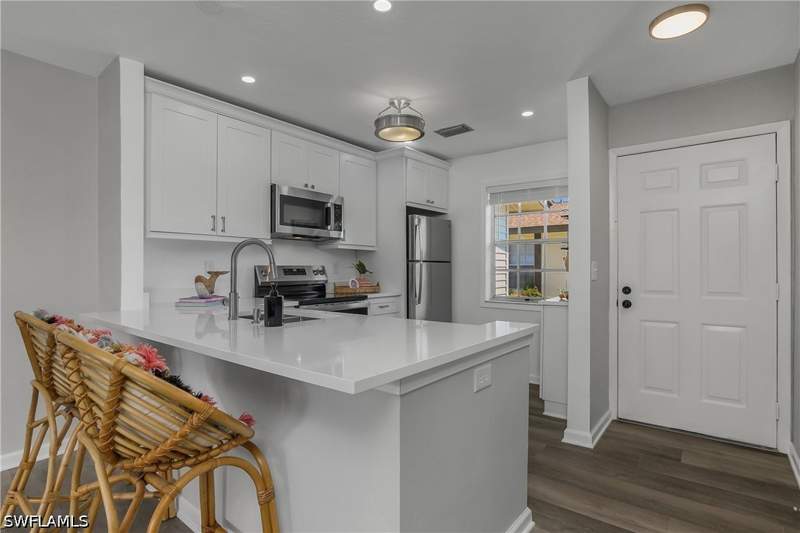 1 bedroom Attached at 1071 Pine Isle Ln 1071, Boca Ciega Village, Naples — photo 3