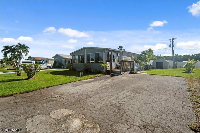 4 bedroom ManufacturedHome at 308 Cape Sable Dr, Naples Mobile Estates, Naples — photo 3