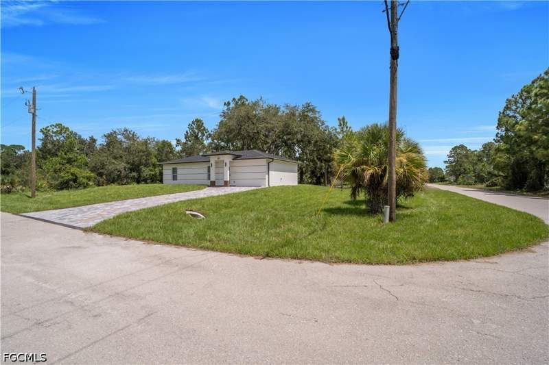 3 bedroom SingleFamilyResidence at 227 Narcissus Ave S, Lehigh Acres, Lehigh Acres — photo 3