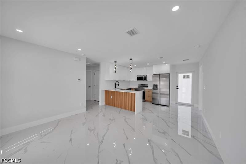 3 bedroom SingleFamilyResidence at 227 Narcissus Ave S, Lehigh Acres, Lehigh Acres — photo 4
