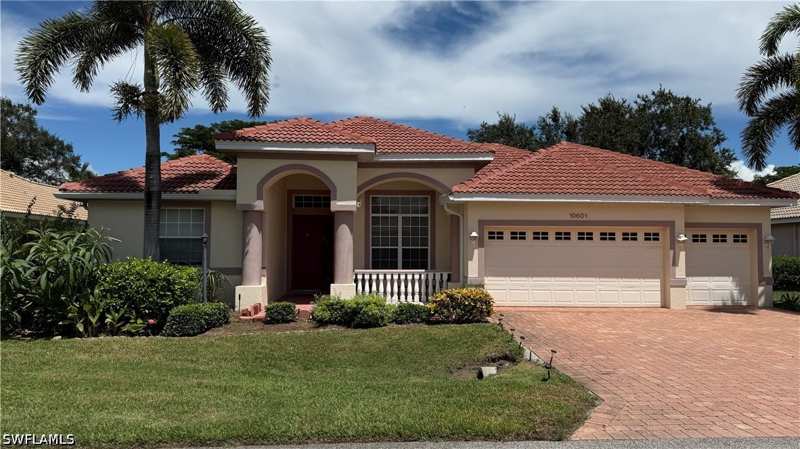 4 bedroom SingleFamilyResidence at 10601 Sir Michaels Place Dr, Sir Michaels Place, Bonita Springs — photo 1