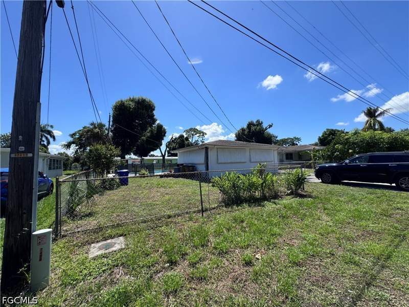 4 bedroom SingleFamilyResidence at 3735 Kelly St, Palmlee Park, Fort Myers — photo 2