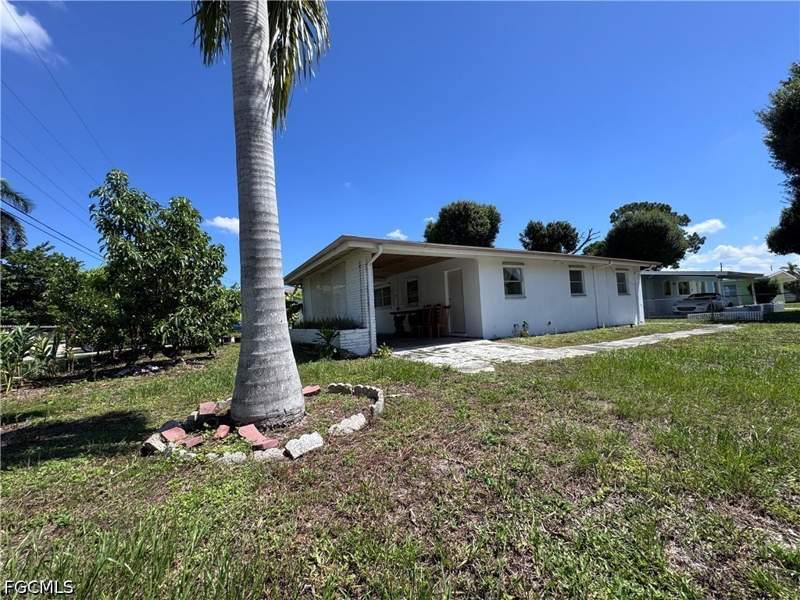 4 bedroom SingleFamilyResidence at 3735 Kelly St, Palmlee Park, Fort Myers — photo 5