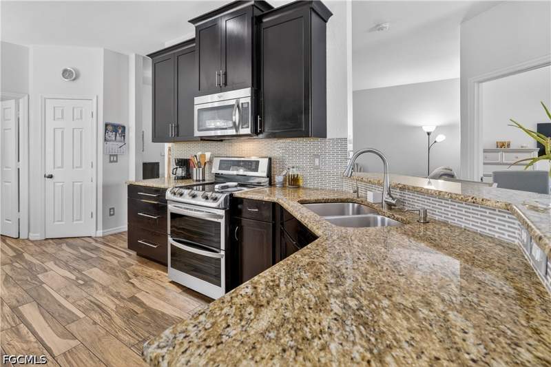 3 bedroom SingleFamilyResidence at 9689 Pineapple Preserve Ct, Gladiolus Preserve, Fort Myers — photo 3