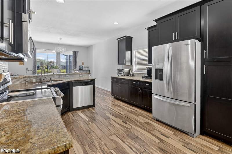 3 bedroom SingleFamilyResidence at 9689 Pineapple Preserve Ct, Gladiolus Preserve, Fort Myers — photo 4