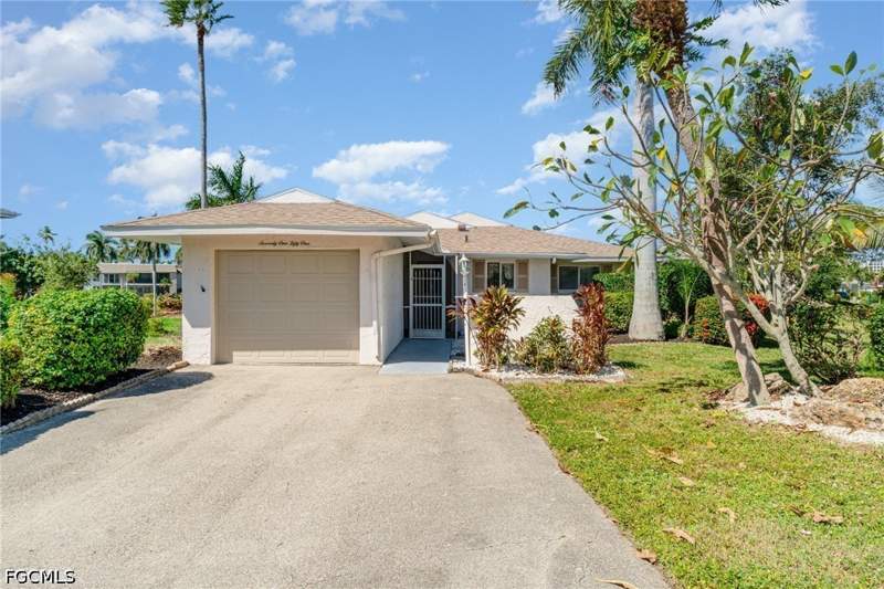 3 bedroom Detached at 7151 Blanquilla Ct, Flamingo Village Homes, Fort Myers — photo 2
