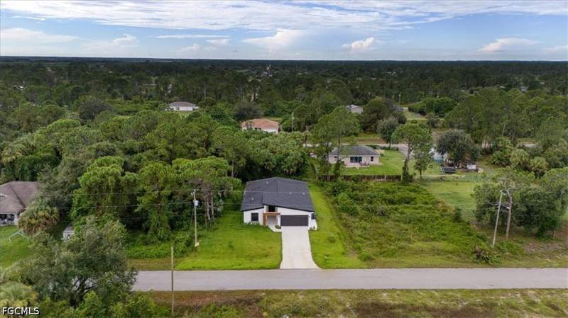 3 bedroom SingleFamilyResidence at 1222 Hilliard St E, Southeast Lehigh, Lehigh Acres — photo 2