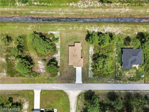 1035 Bandera St, Lehigh Acres FL - photo 12 of 35
