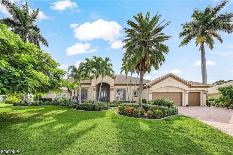 3 bedroom SingleFamilyResidence at 11928 King James Ct, Cape Royal, Cape Coral — photo 2