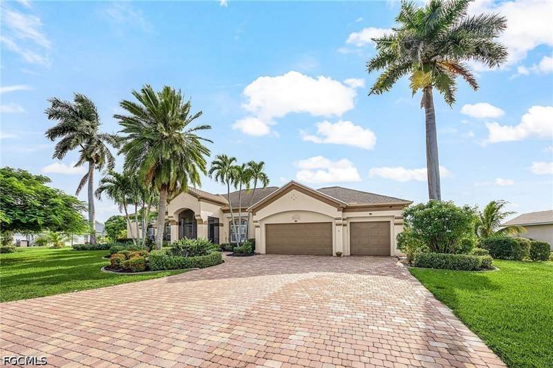 3 bedroom SingleFamilyResidence at 11928 King James Ct, Cape Royal, Cape Coral — photo 3