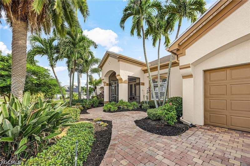 3 bedroom SingleFamilyResidence at 11928 King James Ct, Cape Royal, Cape Coral — photo 4