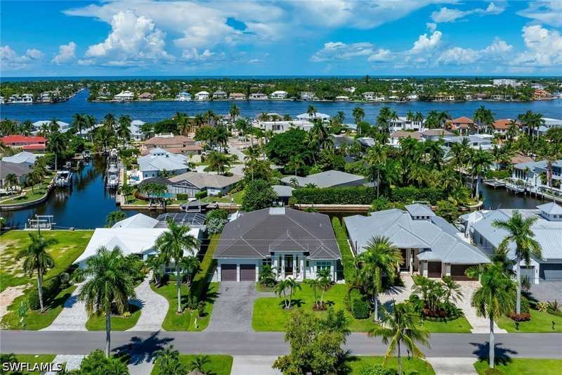 4 bedroom SingleFamilyResidence at 2150 Tarpon Rd, Royal Harbor, Naples — photo 1
