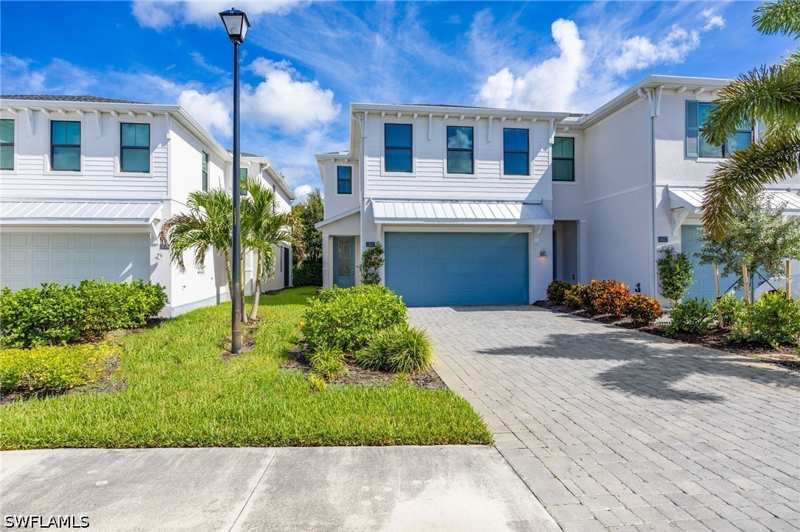 3 bedroom Townhouse at 13013 Pembroke Dr, Hamilton Place, Naples — photo 1