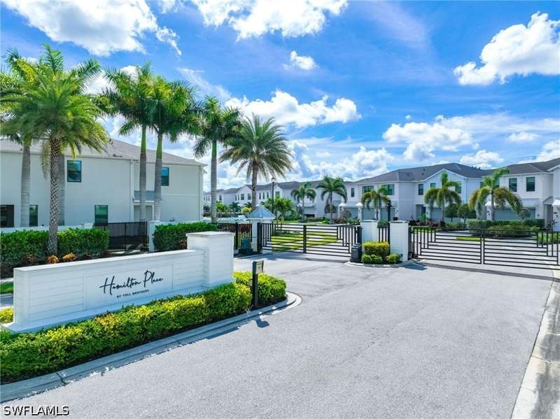 3 bedroom Townhouse at 13013 Pembroke Dr, Hamilton Place, Naples — photo 2