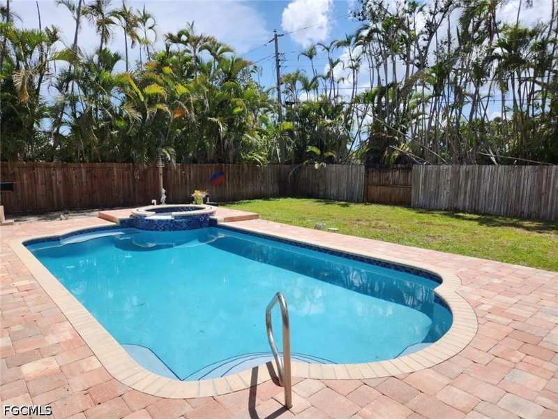 6 bedroom SingleFamilyResidence at 15410 Allen Way, Fort Myers, Fort Myers — photo 1