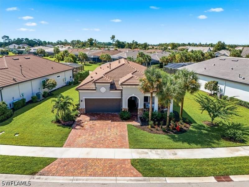 4 bedroom SingleFamilyResidence at 9831 Everglades Dr, Greyhawk At Golf Club Of The Everglades, Naples — photo 2