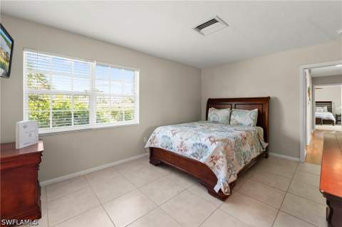 1346 Jamaica Rd, Marco Island FL - photo 13 of 38