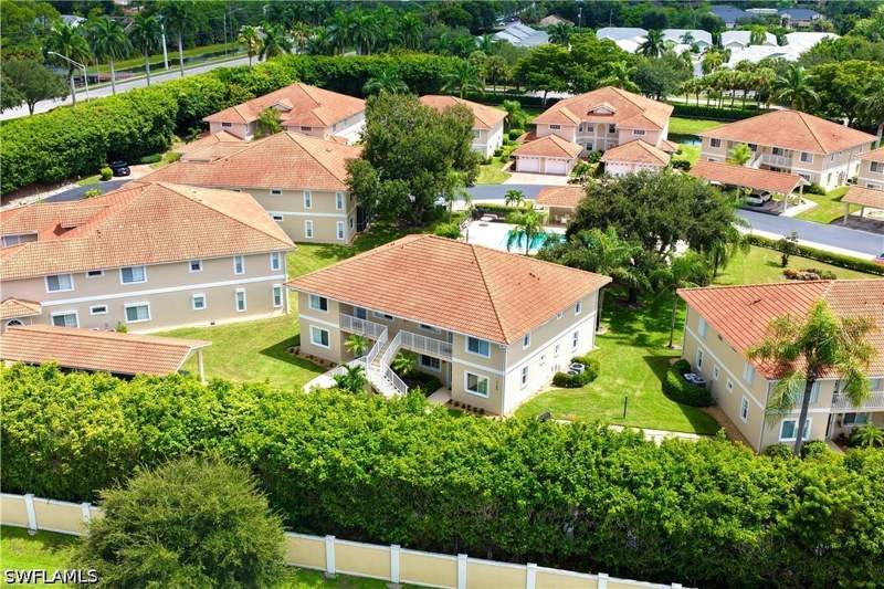 2 bedroom Condominium at 1766 Reuven Cir 3, St. George, Naples — photo 2