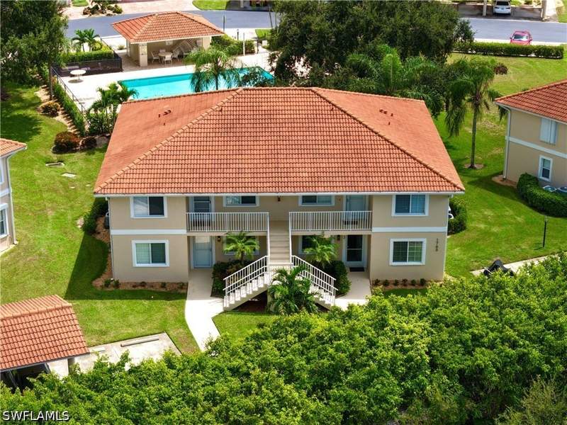2 bedroom Condominium at 1766 Reuven Cir 3, St. George, Naples — photo 4
