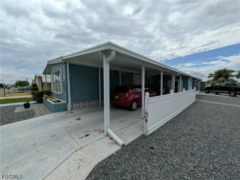 2 bedroom ManufacturedHome at 9033 Flamingo Cir, Tamiami Village, North Fort Myers — photo 1