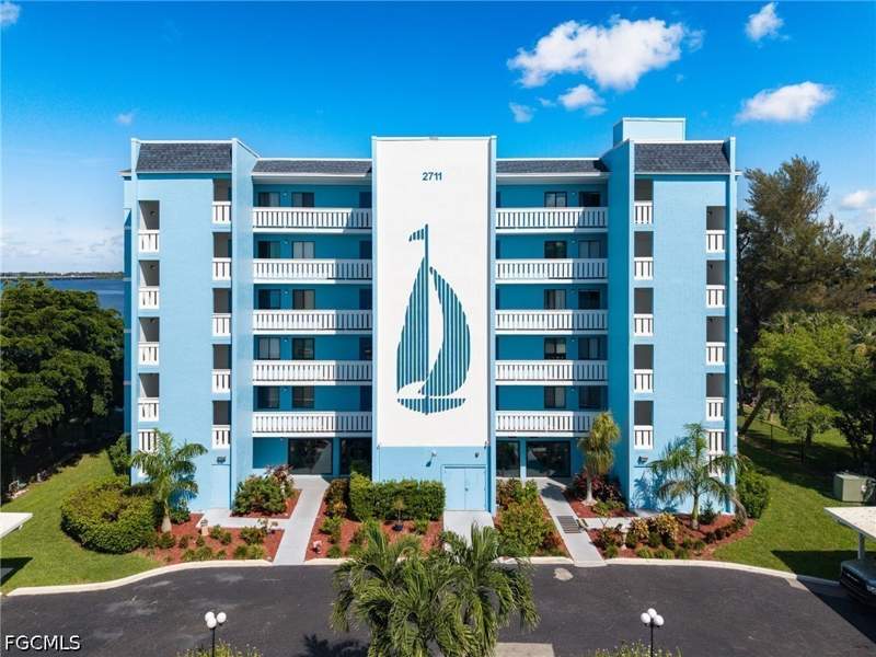 2 bedroom Condominium at 2711 First St 304, Marina Terrace Condo, Fort Myers — photo 5