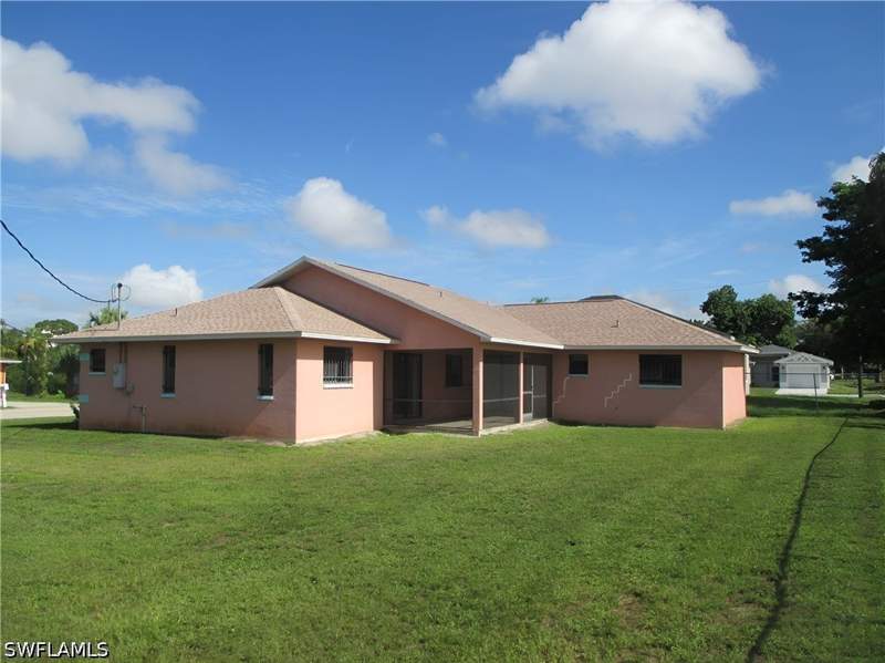 3 bedroom SingleFamilyResidence at 1825 Fountain St, Stareco, Fort Myers — photo 2