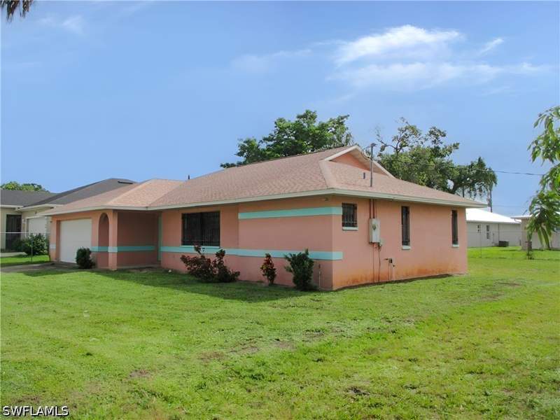 3 bedroom SingleFamilyResidence at 1825 Fountain St, Stareco, Fort Myers — photo 3