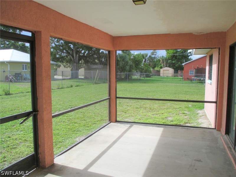3 bedroom SingleFamilyResidence at 1825 Fountain St, Stareco, Fort Myers — photo 5