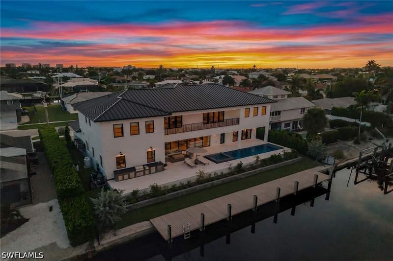 5 bedroom SingleFamilyResidence at 839 Chestnut Ct, Marco Island, Marco Island — photo 3
