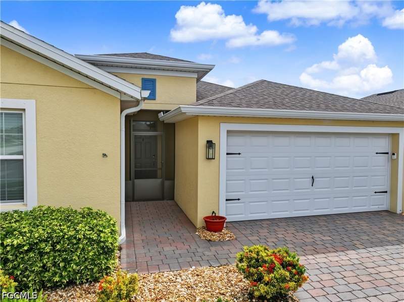 3 bedroom SingleFamilyResidence at 3451 Manati Ct, Entrada, Cape Coral — photo 3
