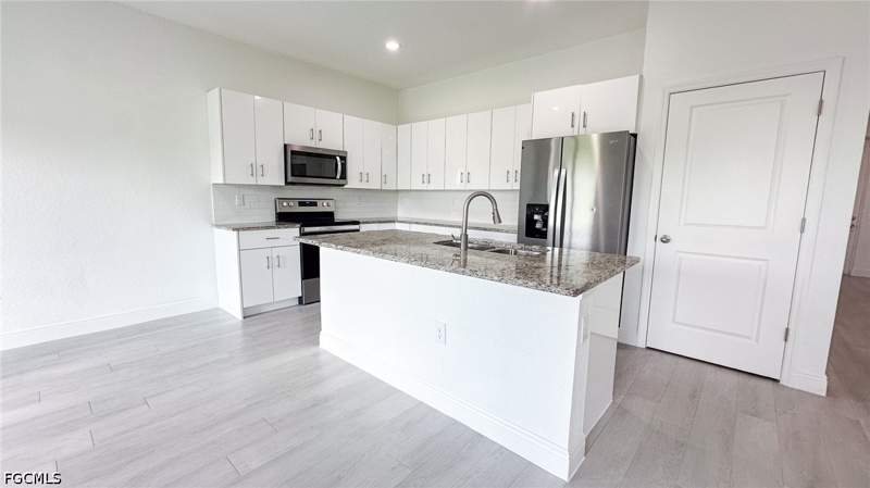 3 bedroom SingleFamilyResidence at 2007 Inglewood Cir, Labelle, Labelle — photo 3
