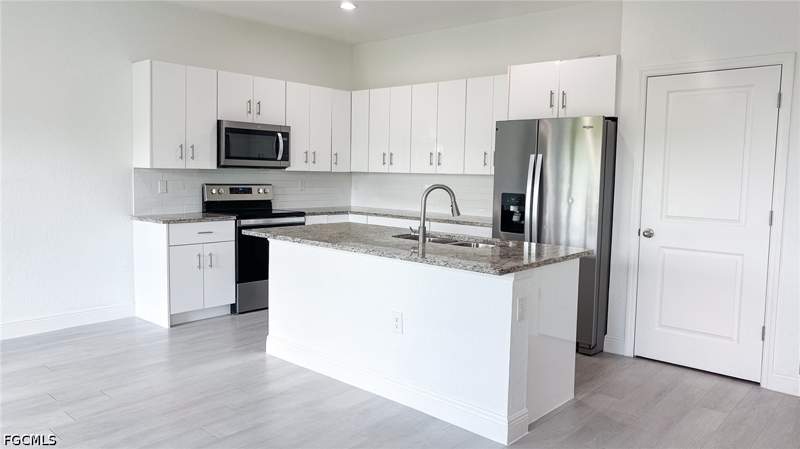 3 bedroom SingleFamilyResidence at 2007 Inglewood Cir, Labelle, Labelle — photo 4