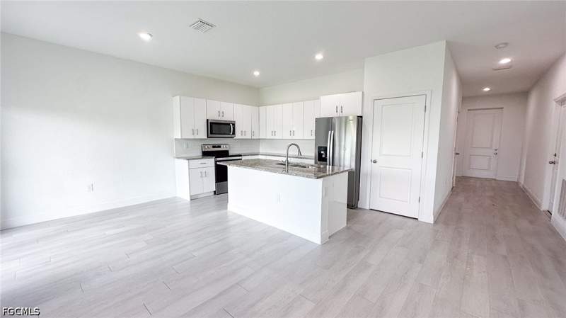 3 bedroom SingleFamilyResidence at 2007 Inglewood Cir, Labelle, Labelle — photo 5