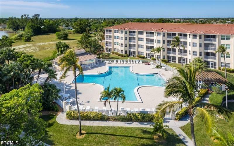 2 bedroom Condominium at 4017 Palm Tree Blvd 305, Clubhouse Villas, Cape Coral — photo 3
