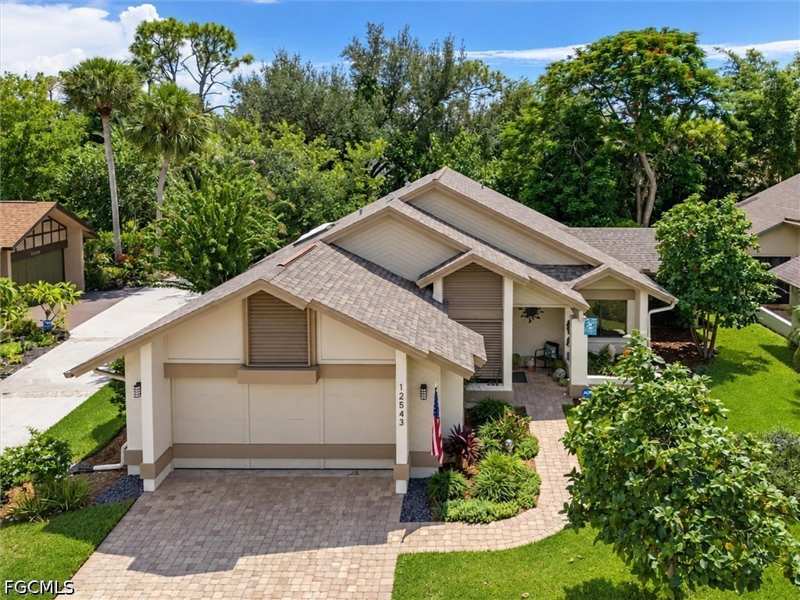 3 bedroom SingleFamilyResidence at 12543 Barrington Ct, McGregor Woods, Fort Myers — photo 1