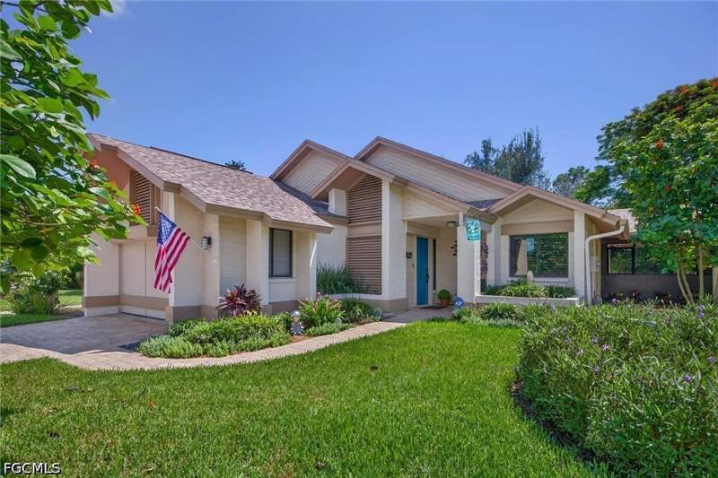 3 bedroom SingleFamilyResidence at 12543 Barrington Ct, McGregor Woods, Fort Myers — photo 2