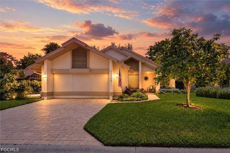 3 bedroom SingleFamilyResidence at 12543 Barrington Ct, McGregor Woods, Fort Myers — photo 4