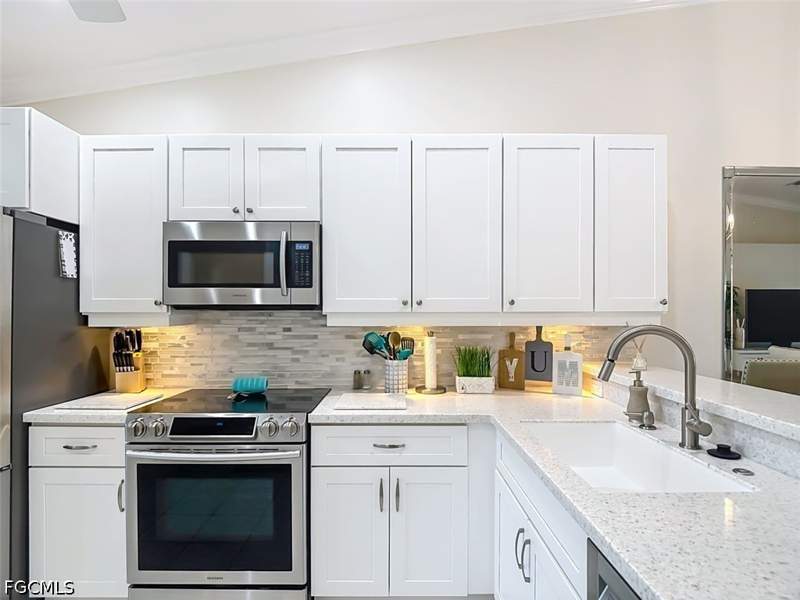 2 bedroom Condominium at 10508 Washingtonia Palm Way 4526, Twin Lakes, Fort Myers — photo 5