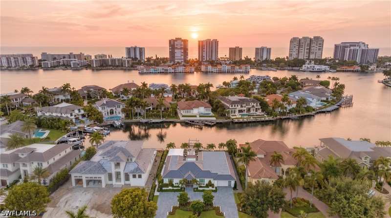 4 bedroom SingleFamilyResidence at 3737 Crayton Rd, Park Shore, Naples — photo 1
