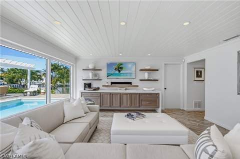 3737 Crayton Rd, Naples FL - photo 13 of 42